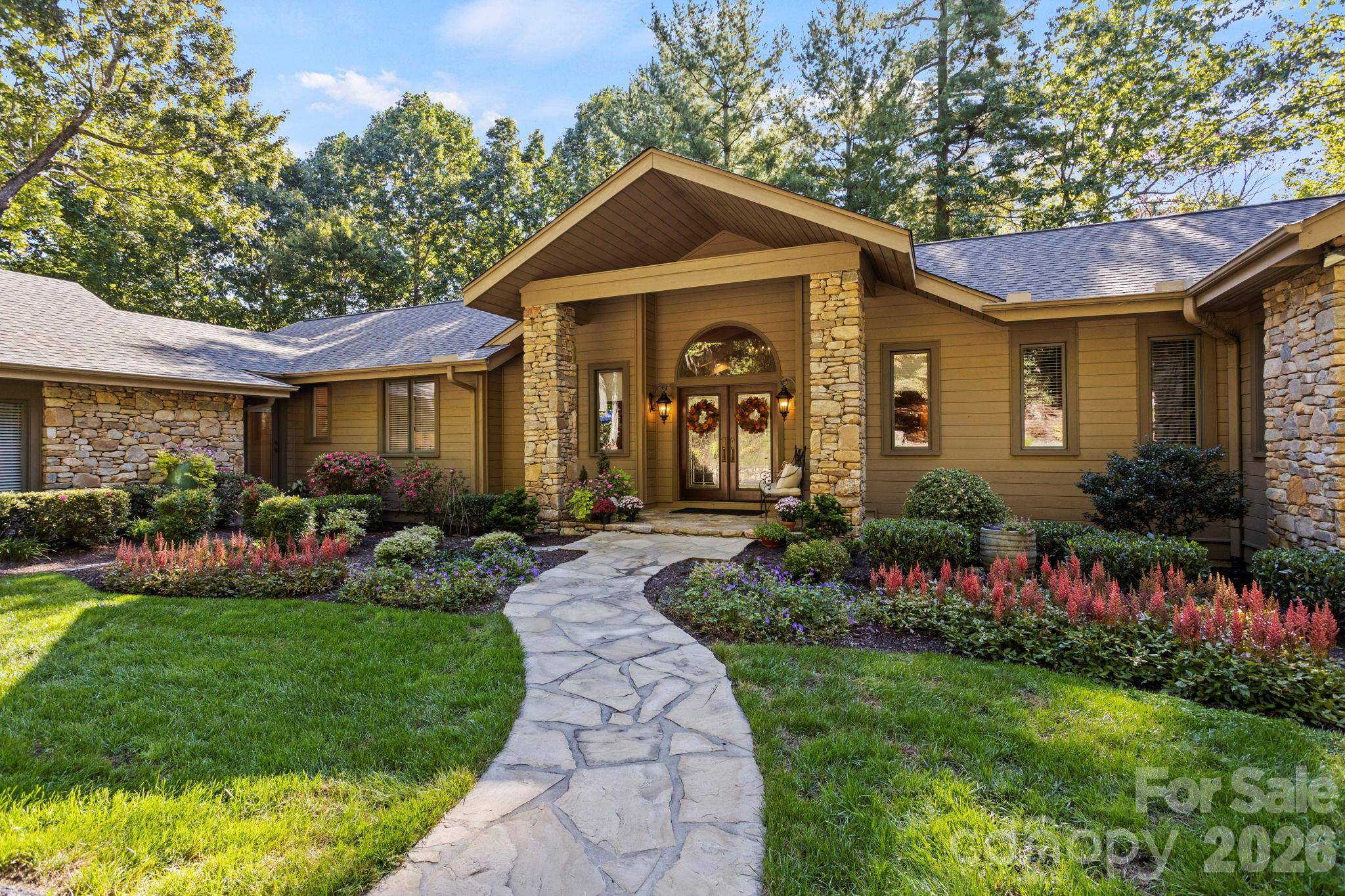 308 Kenmure DR, Flat Rock, NC 28731