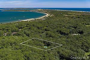 36 Pepperidge LN, Amagansett, NY 11930