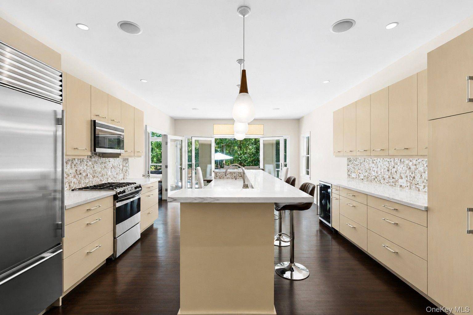 36 Pepperidge LN, Amagansett, NY 11930