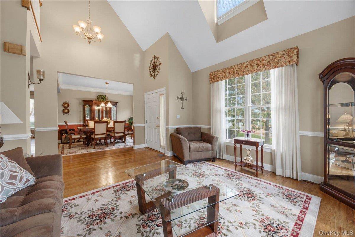 12 Sassinoro BLVD, Cortlandt Manor, NY 10567