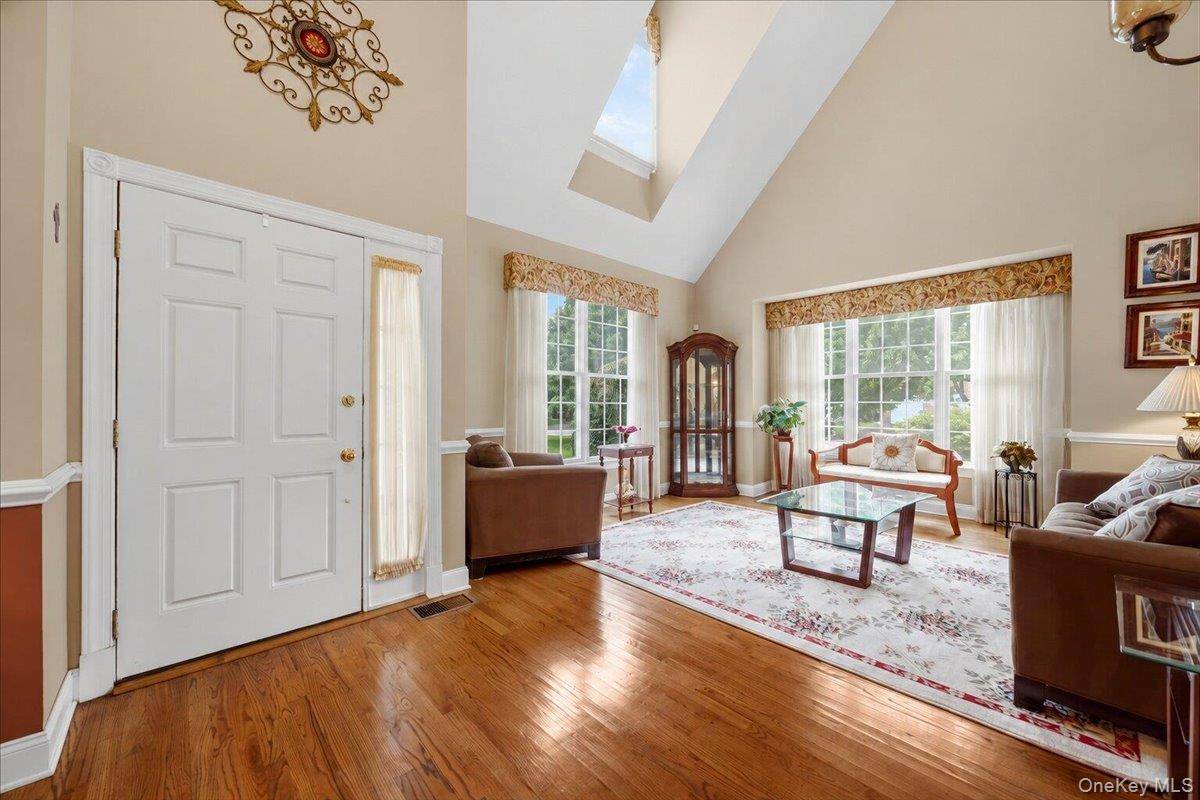 12 Sassinoro BLVD, Cortlandt Manor, NY 10567