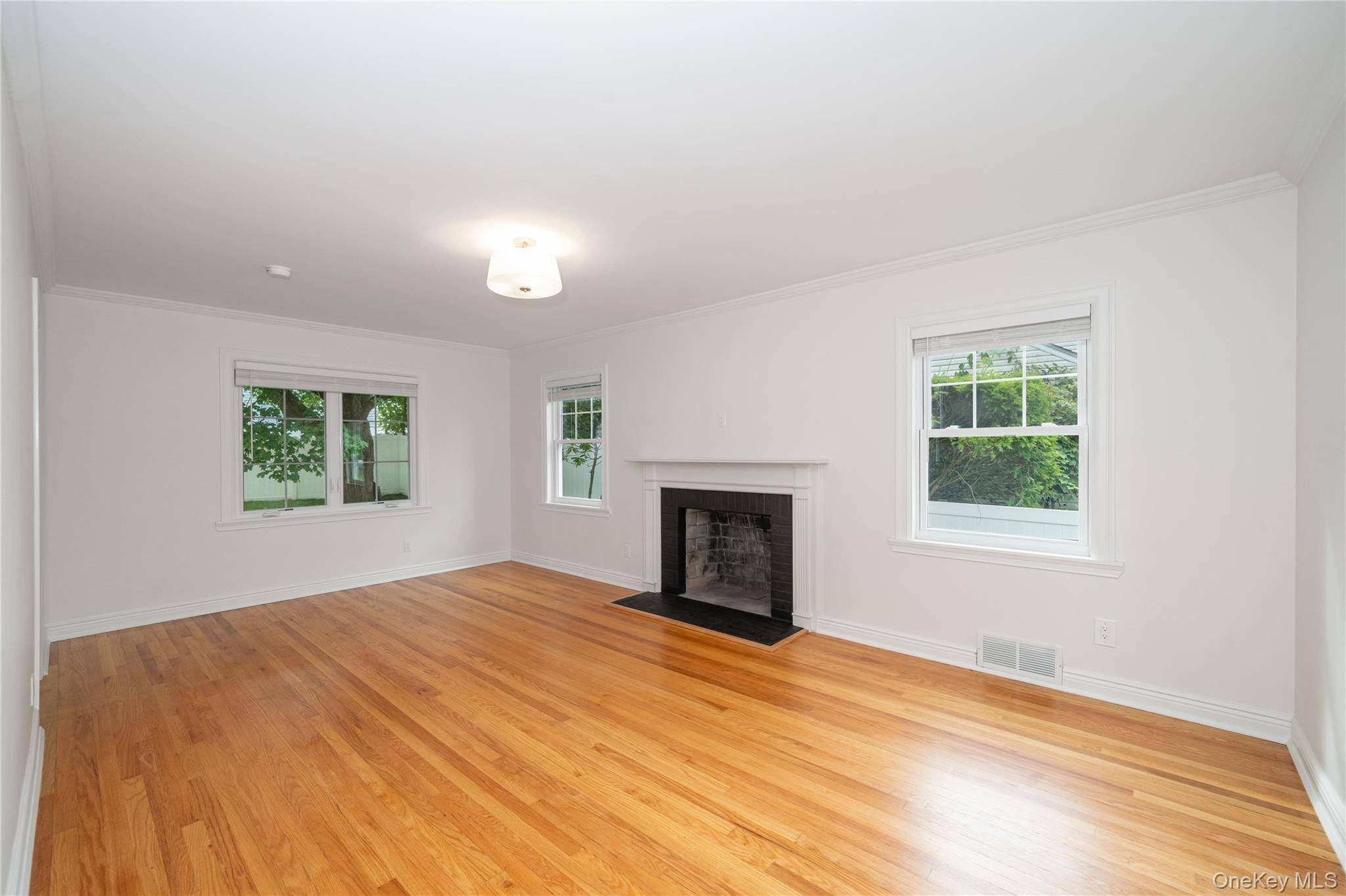 208 Lincoln AVE, Eastchester, NY 10709