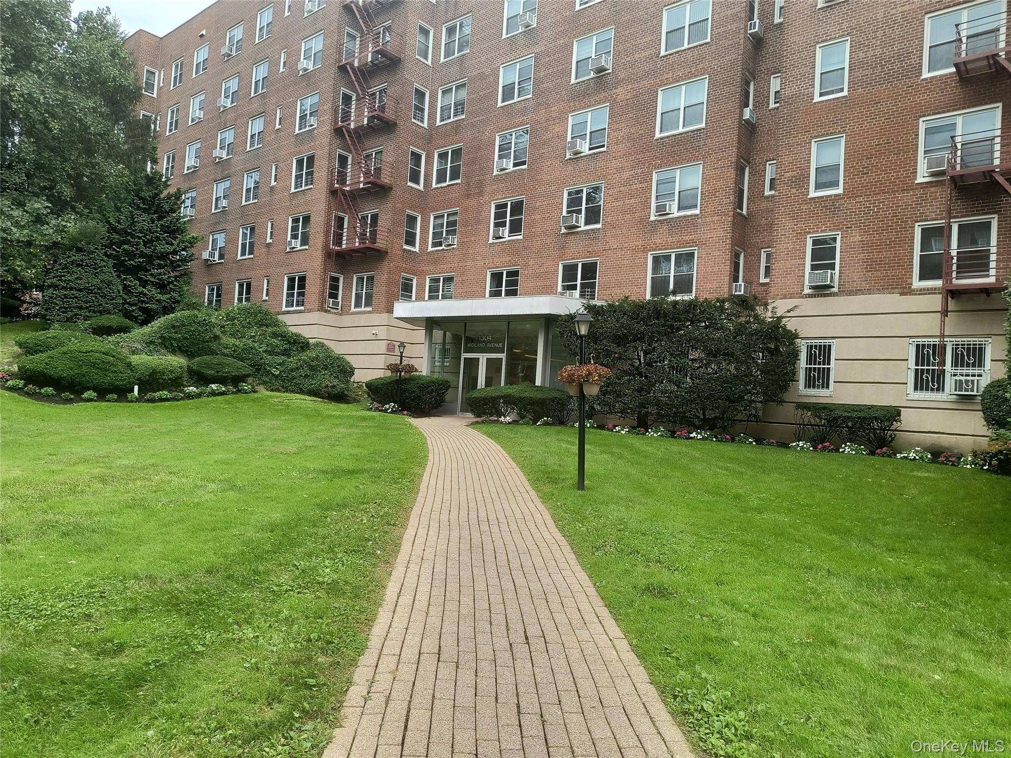 1304 Midland AVE #B41, Yonkers, NY 10704
