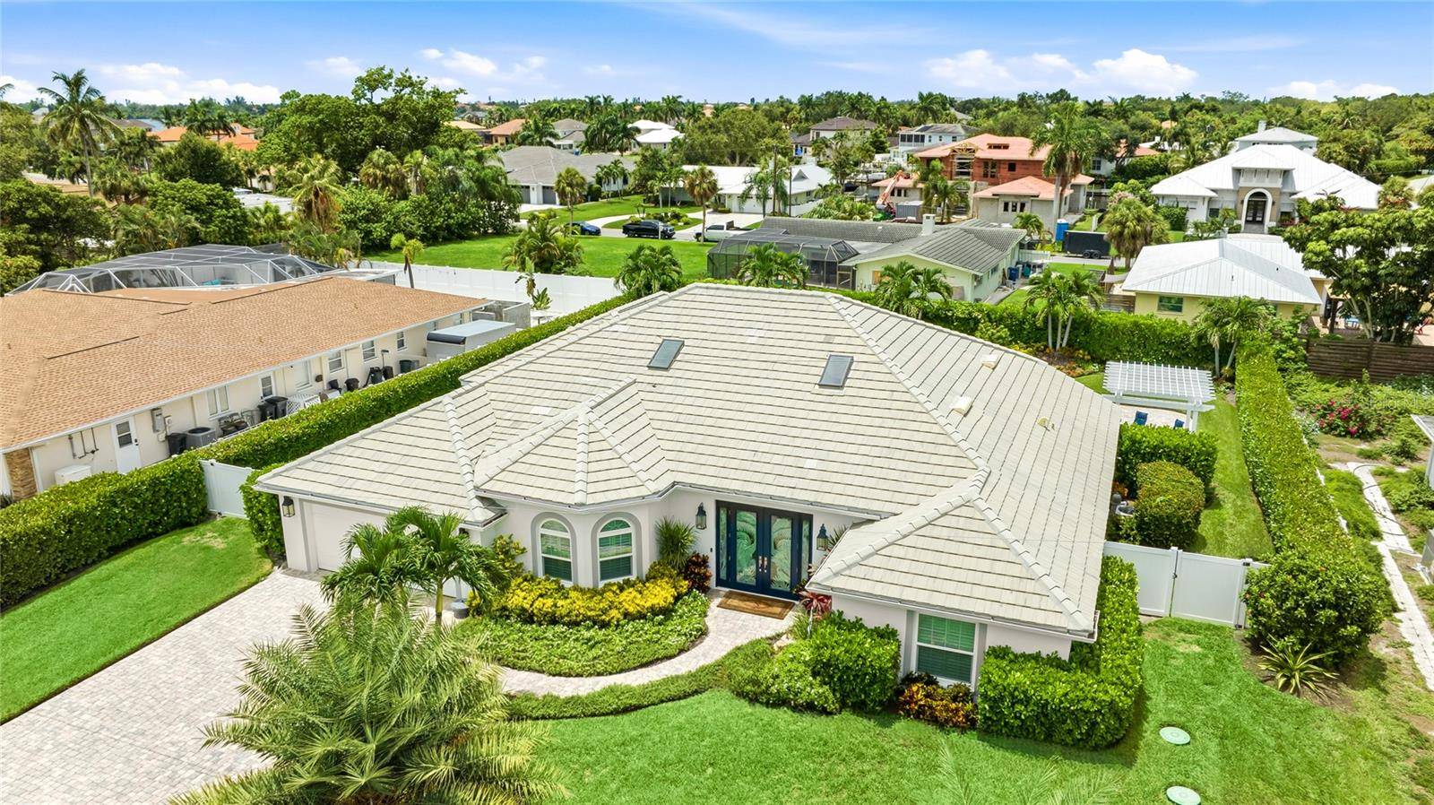 7780 HOLIDAY DR N, Sarasota, FL 34231