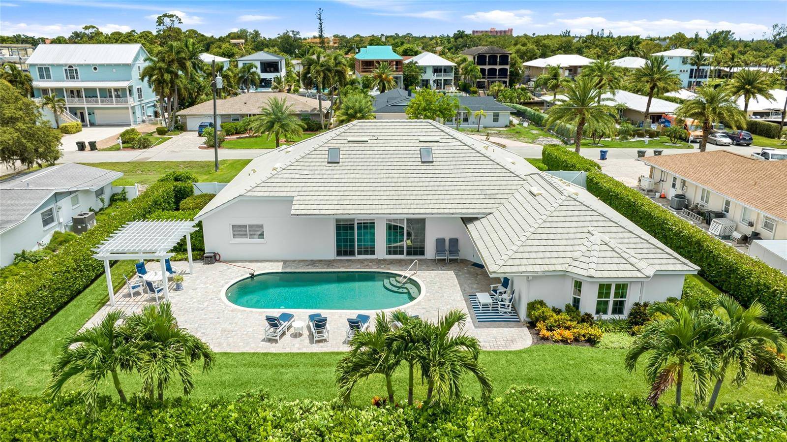 7780 HOLIDAY DR N, Sarasota, FL 34231