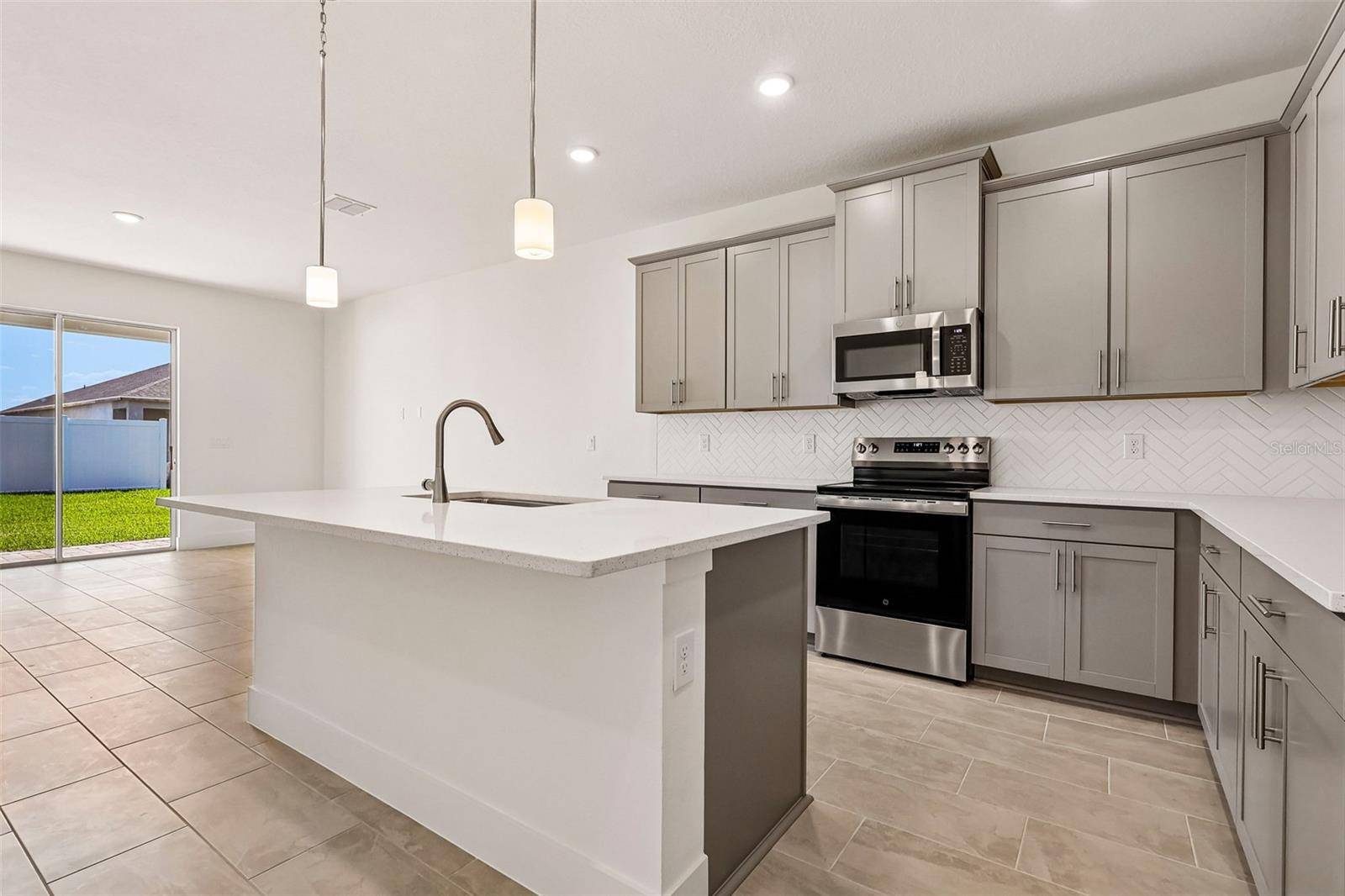 30314 EMERALD FOREST DR, Mount Dora, FL 32757