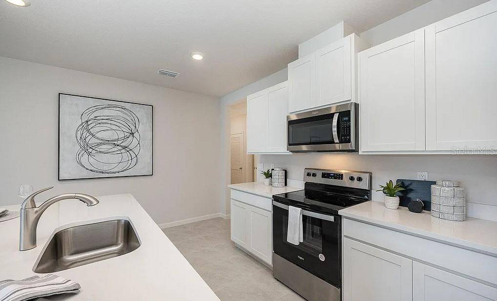 574 SCARSDALE ST SW, Palm Bay, FL 32908