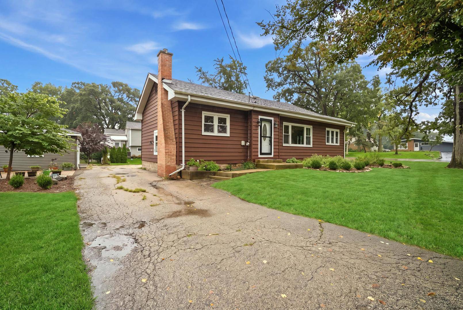 548 W Saint Charles RD, Lombard, IL 60148