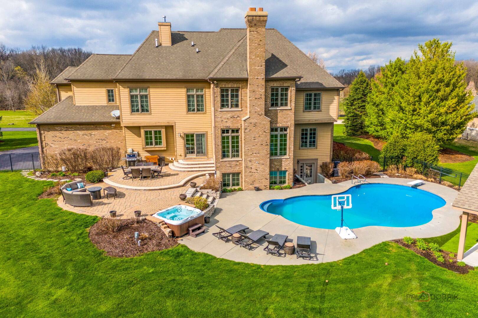 37W209 Deer Pond CT, St. Charles, IL 60175