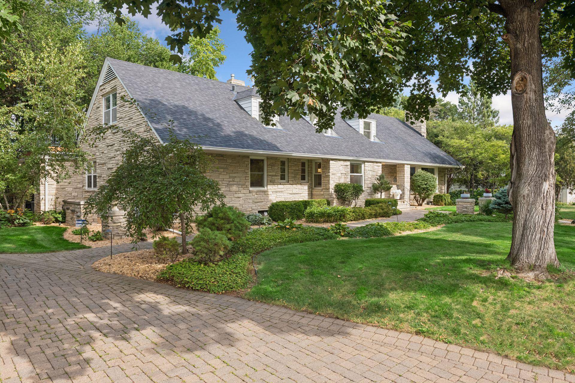 4808 Woodhill WAY, Edina, MN 55424