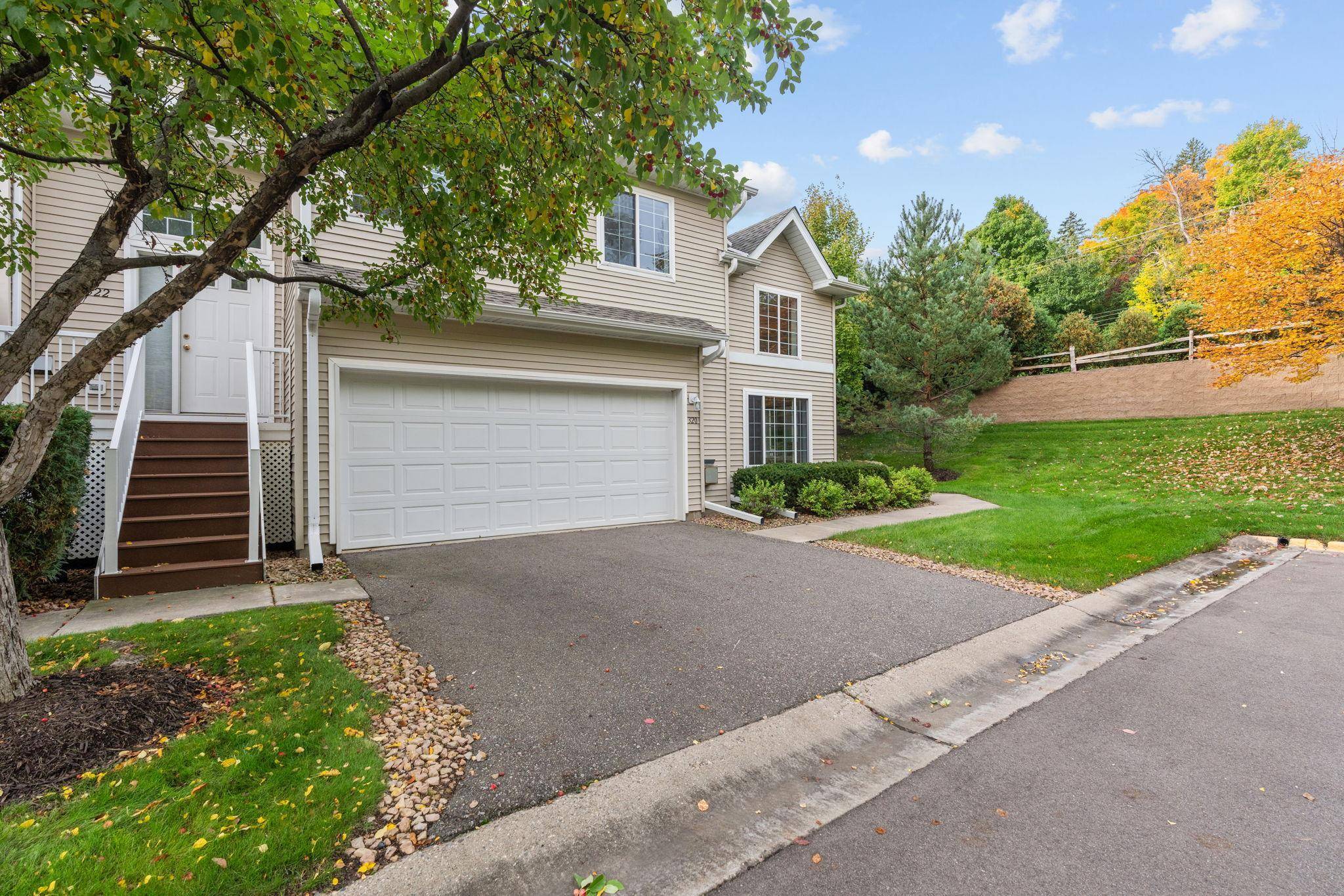 320 Willoughby WAY W, Minnetonka, MN 55305