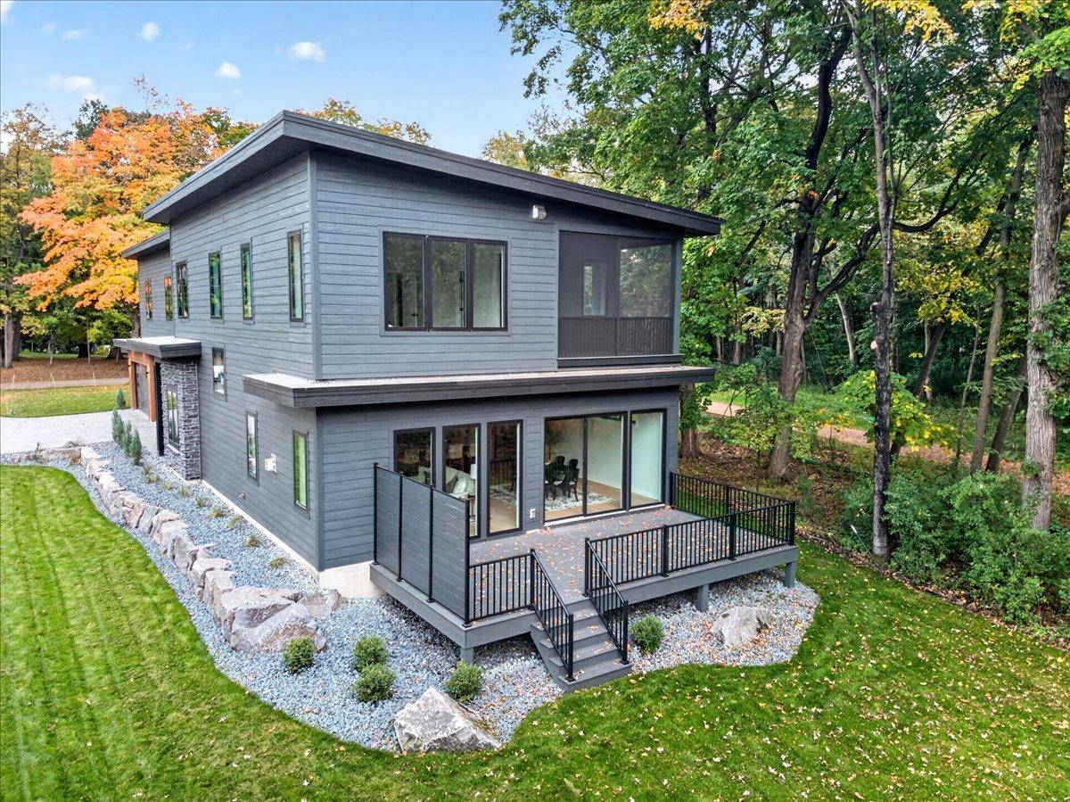 40 Lilah LN, Tonka Bay, MN 55331