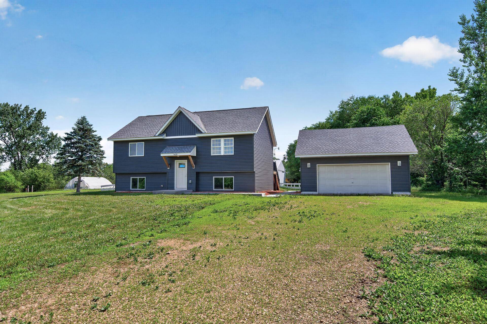 4430 214th AVE NW, Oak Grove, MN 55303