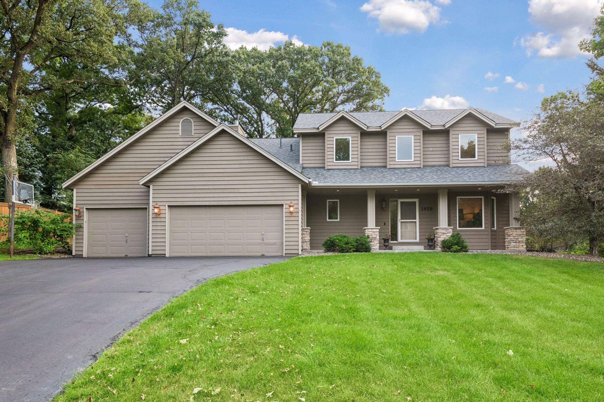 1929 Woodstone DR, Victoria, MN 55386
