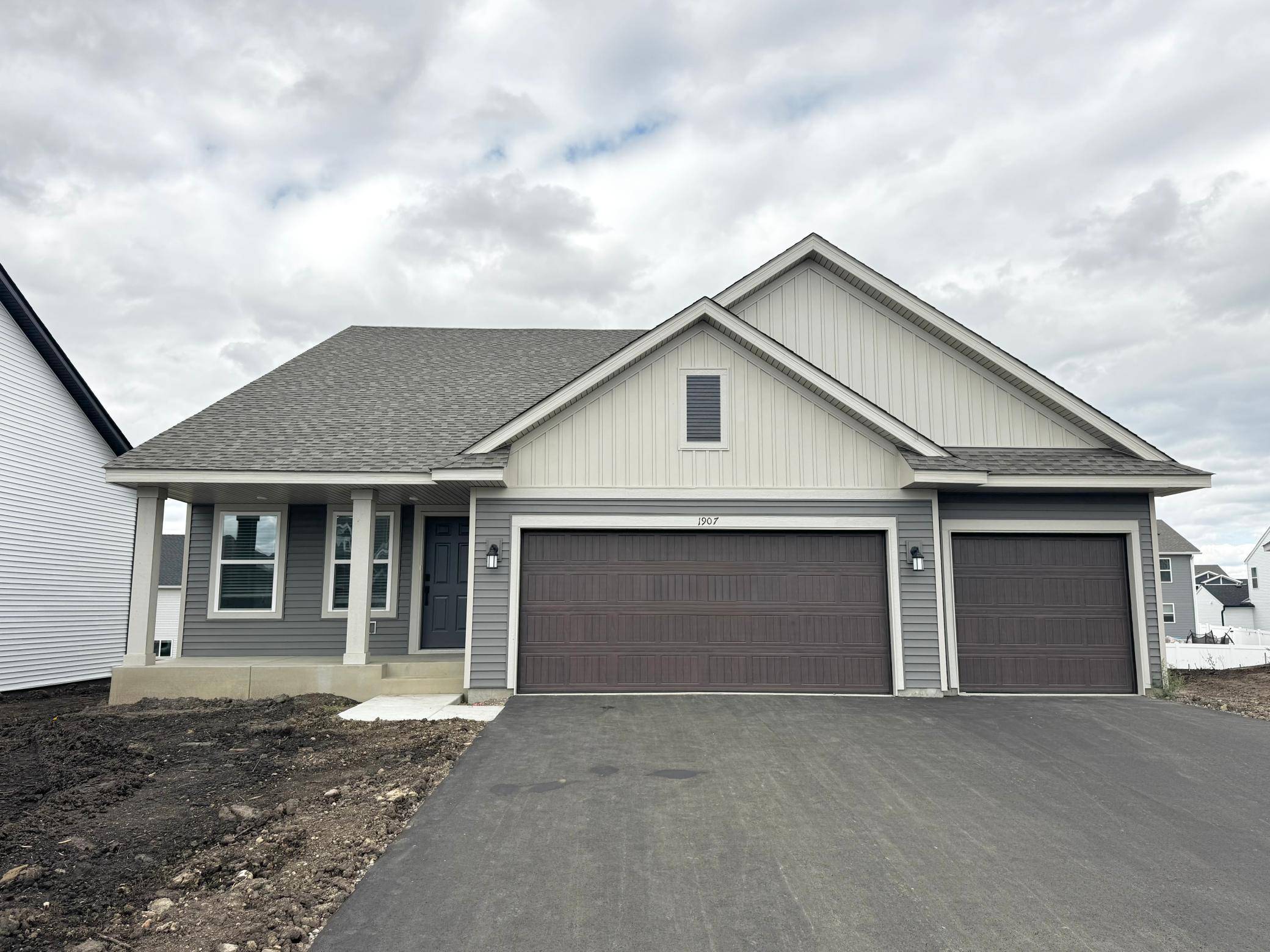 1907 Dogwood CT, Carver, MN 55315