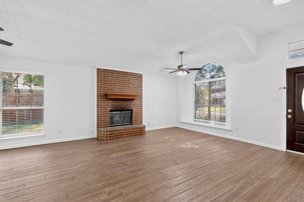 5205 Livermore Drive, Arlington, TX 76017
