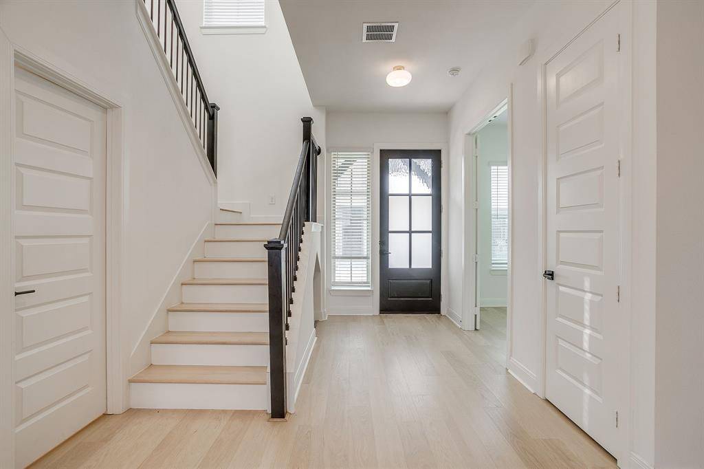 708 Pheasant Run Street, Arlington, TX 76005