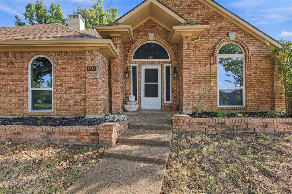 1316 Royal Palm Lane, Carrollton, TX 75007
