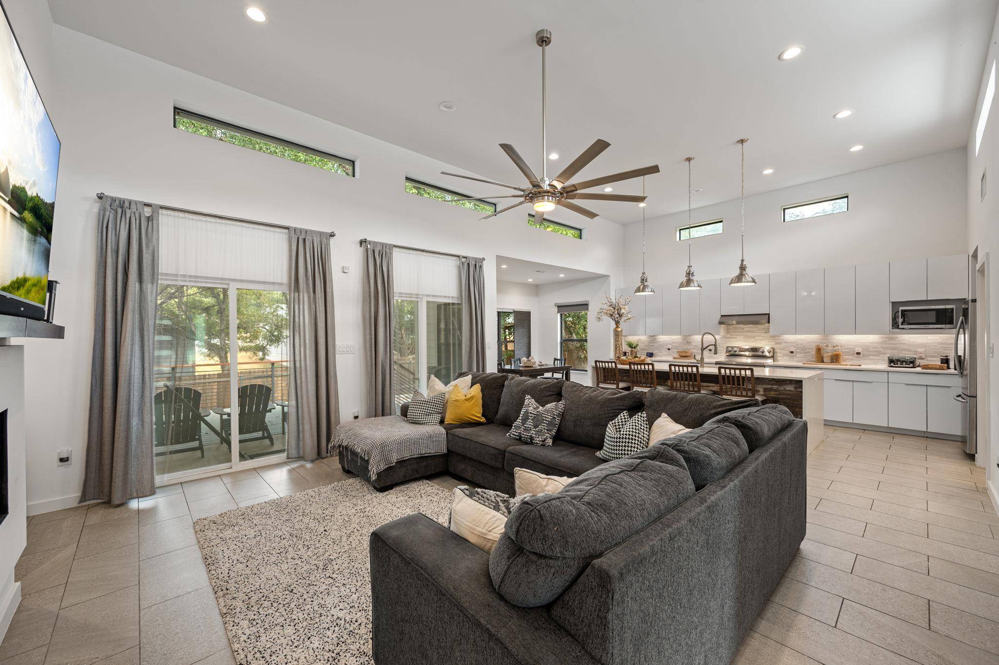 1917 Owens LN, Lago Vista, TX 78645