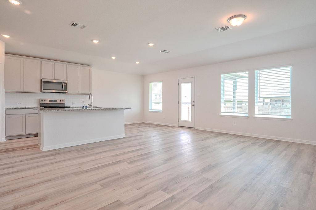 156 Sleep Hollow, Jarrell, TX 76537