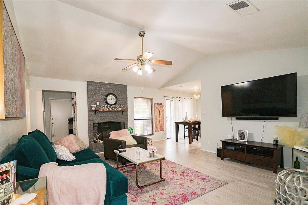 105 Etta PL, Austin, TX 78753