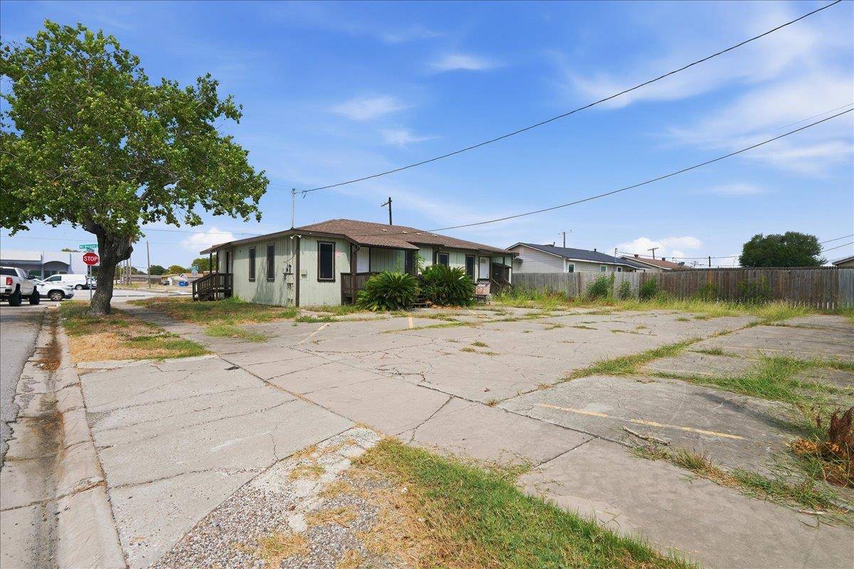 4942 Everhart RD, Corpus Christi, TX 78411