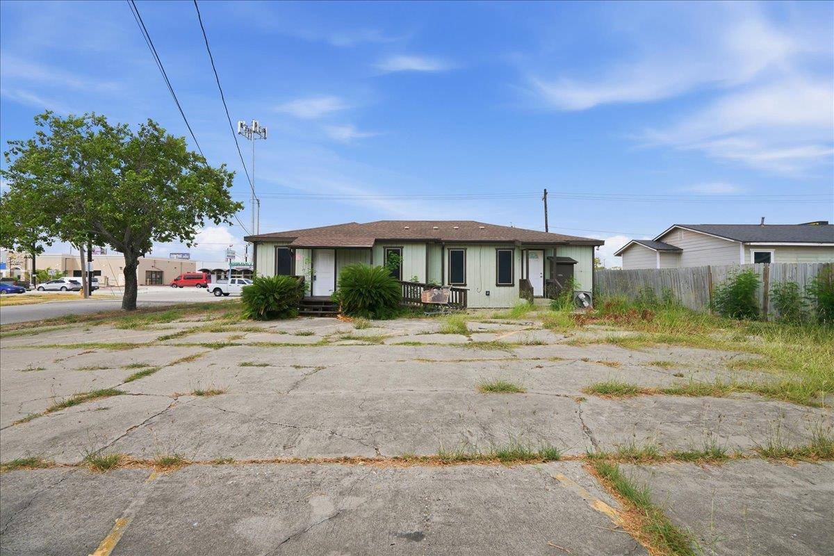 4942 Everhart RD, Corpus Christi, TX 78411