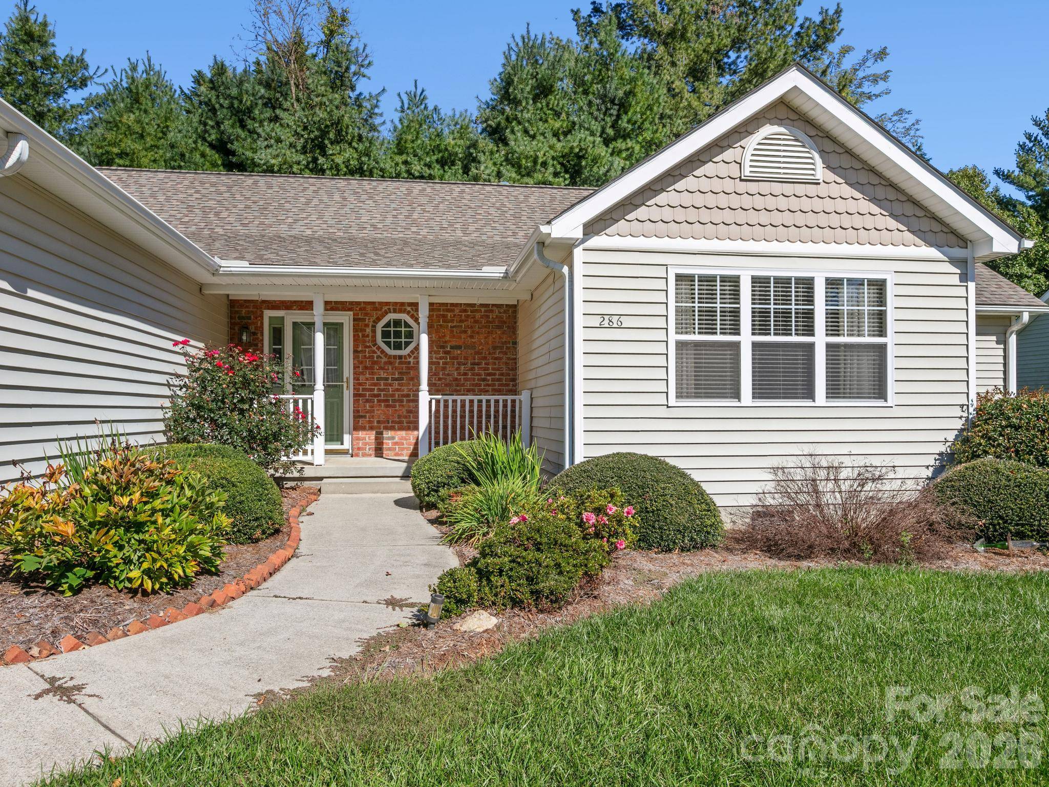286 Charlestown DR, Hendersonville, NC 28792