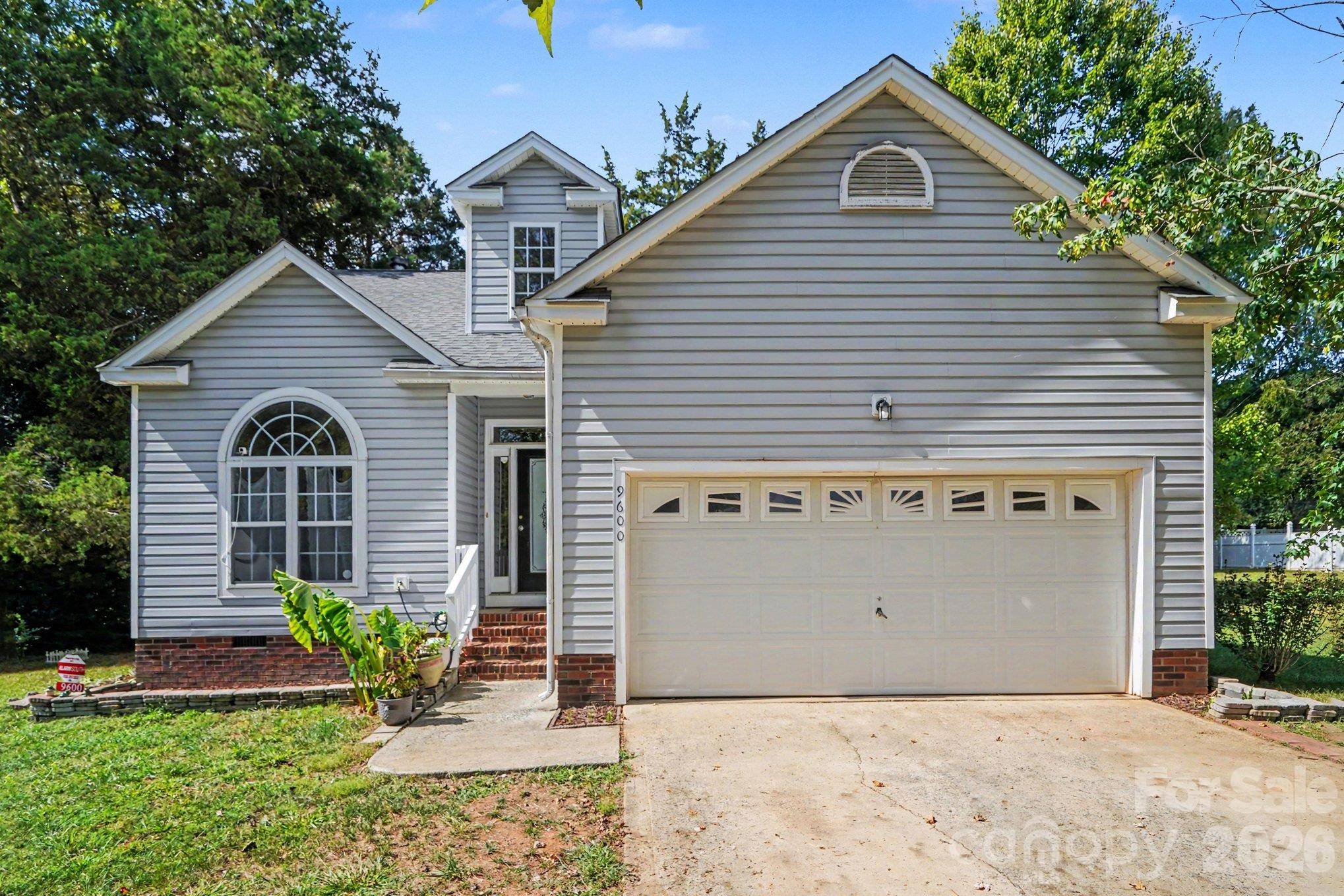 9600 Veronica DR, Charlotte, NC 28215