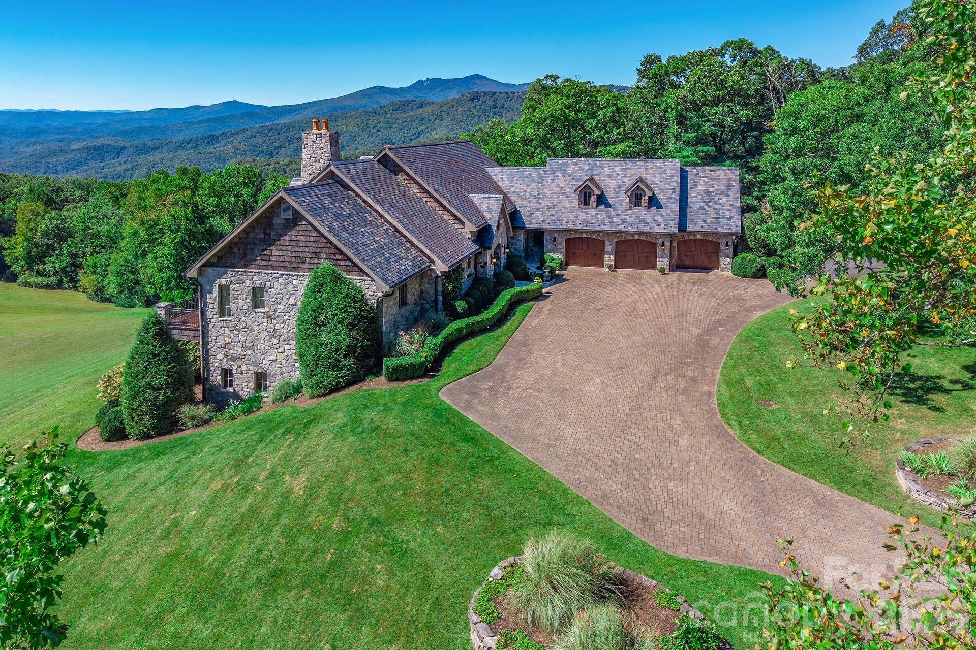 733 Dogwood LN, Blowing Rock, NC 28605