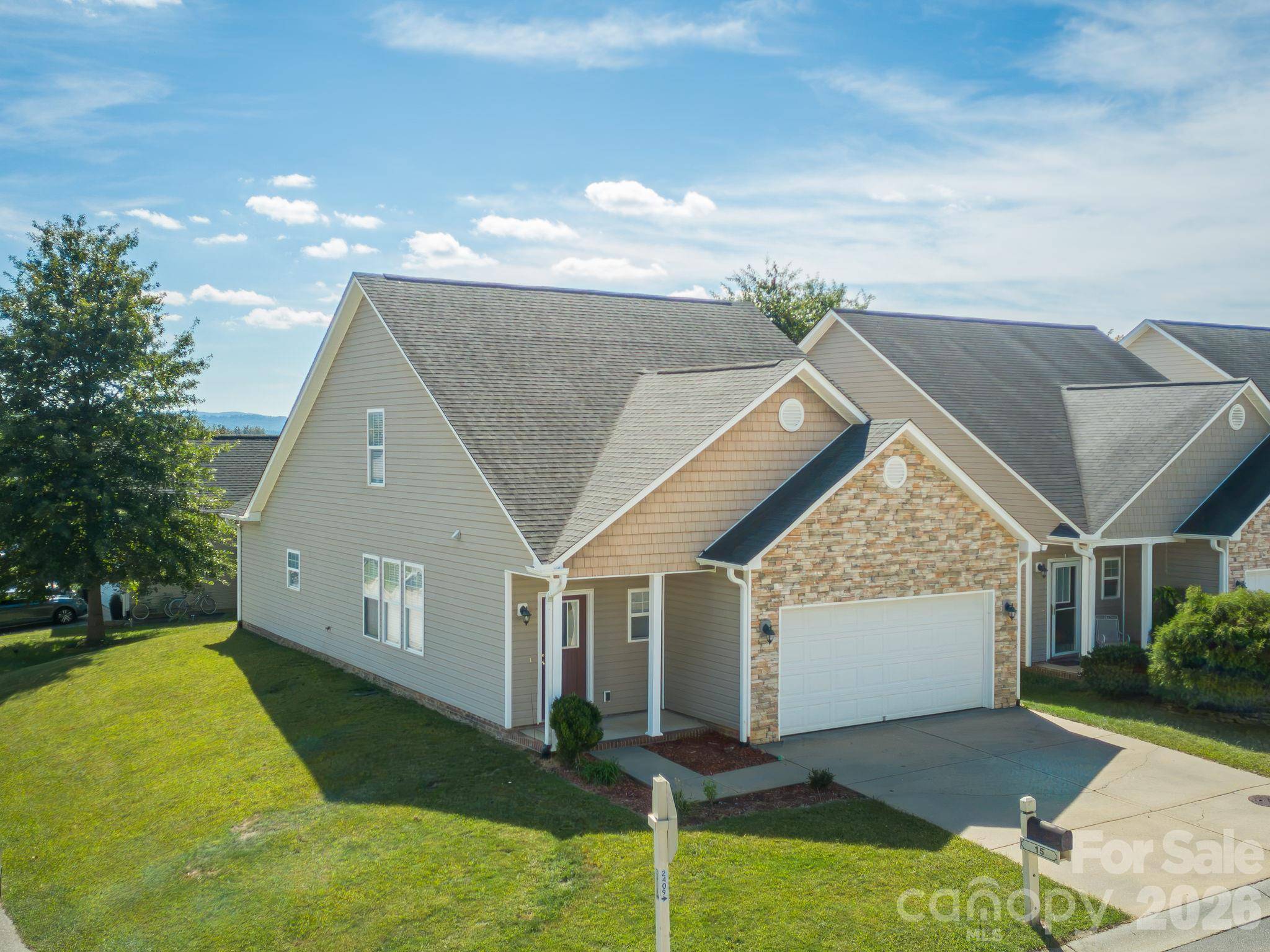 15 Chowan DR, Fletcher, NC 28732