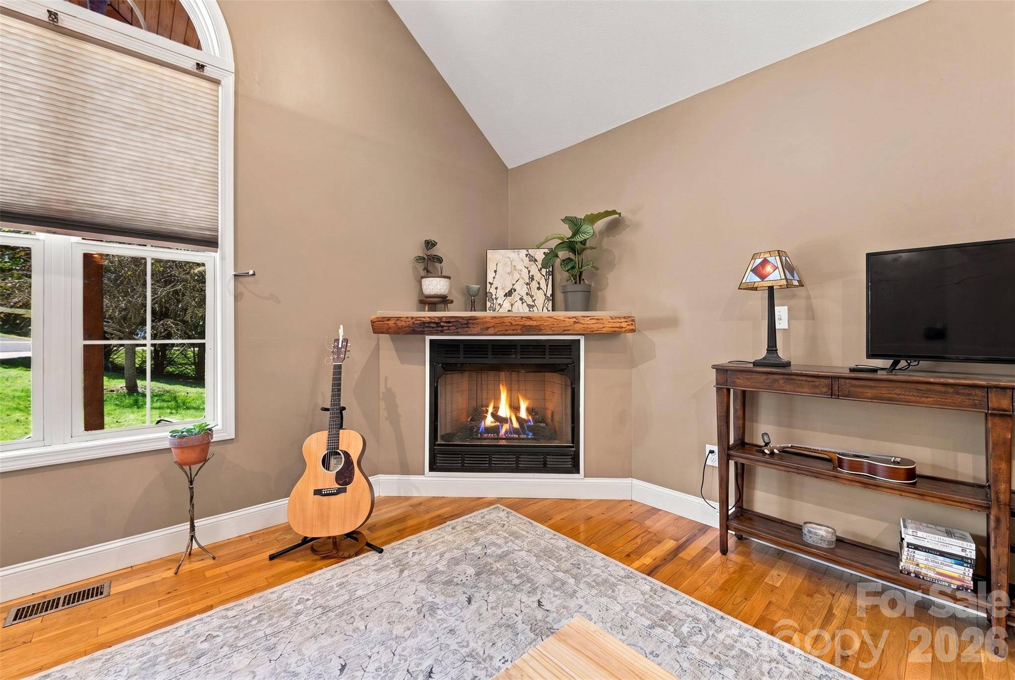 8 Maltese LN, Weaverville, NC 28787