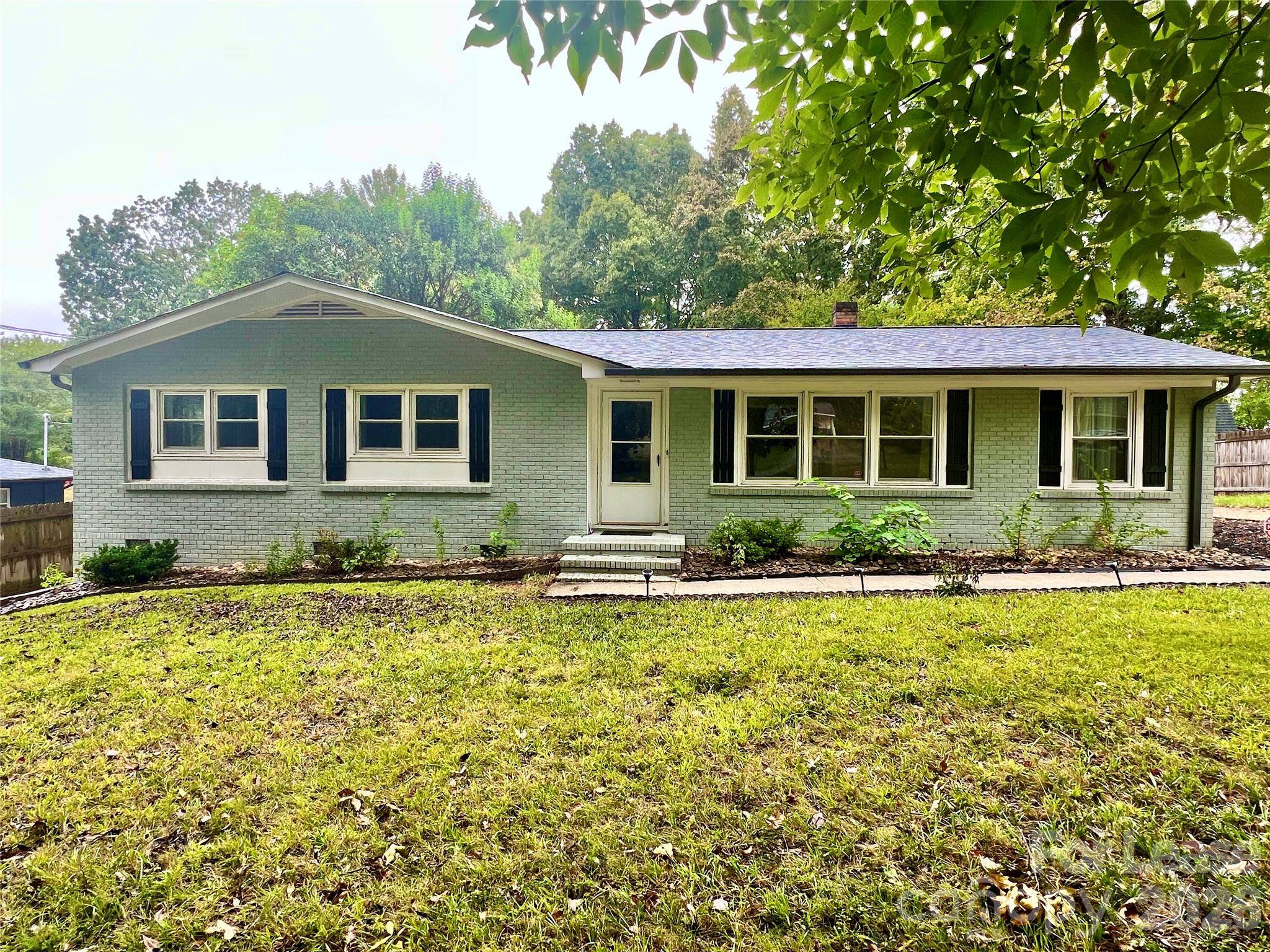 2117 Tarlton DR, Matthews, NC 28105