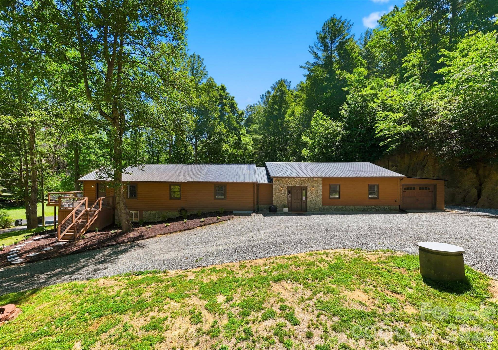 1857 Creekside PL, Lenoir, NC 28645
