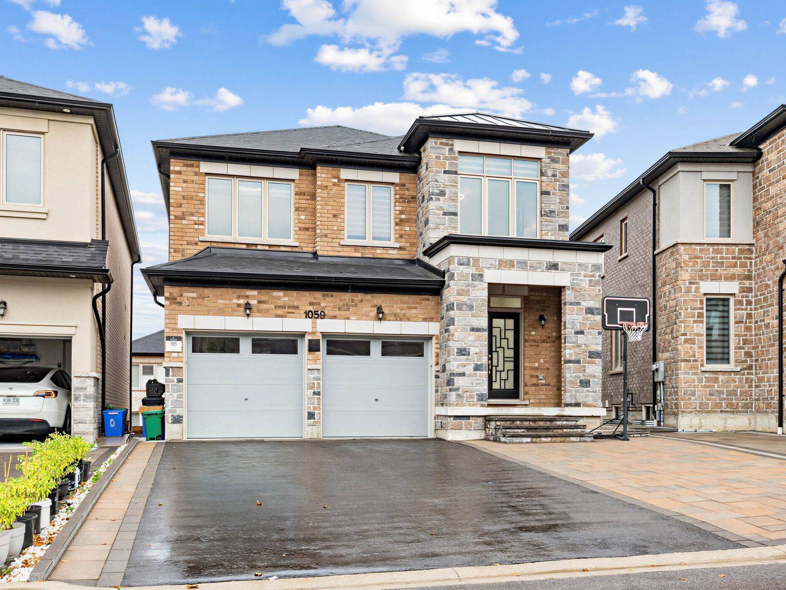 1059 Purus PATH, Pickering, ON L1X 0H3