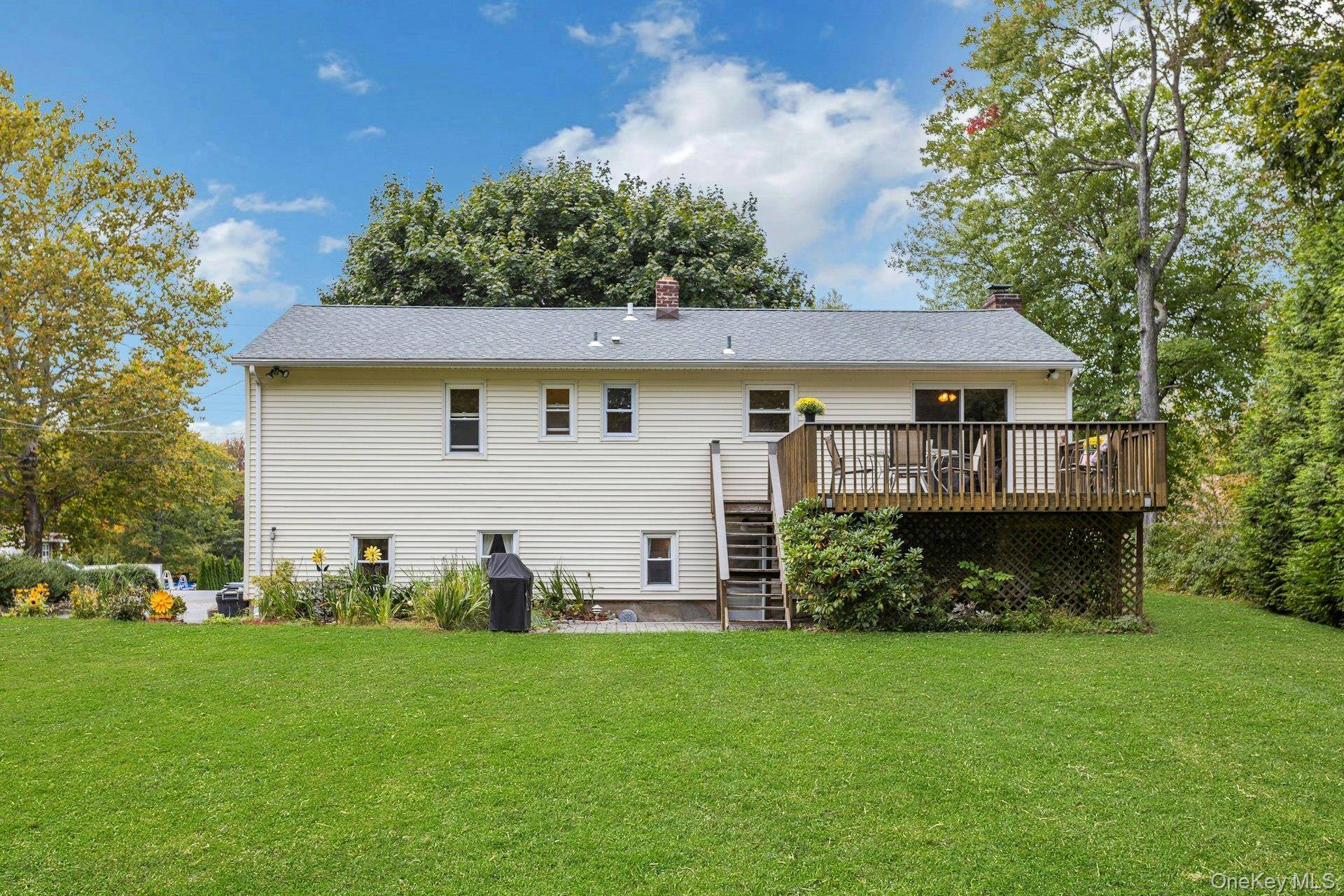 94 Overlook DR, Mahopac, NY 10541