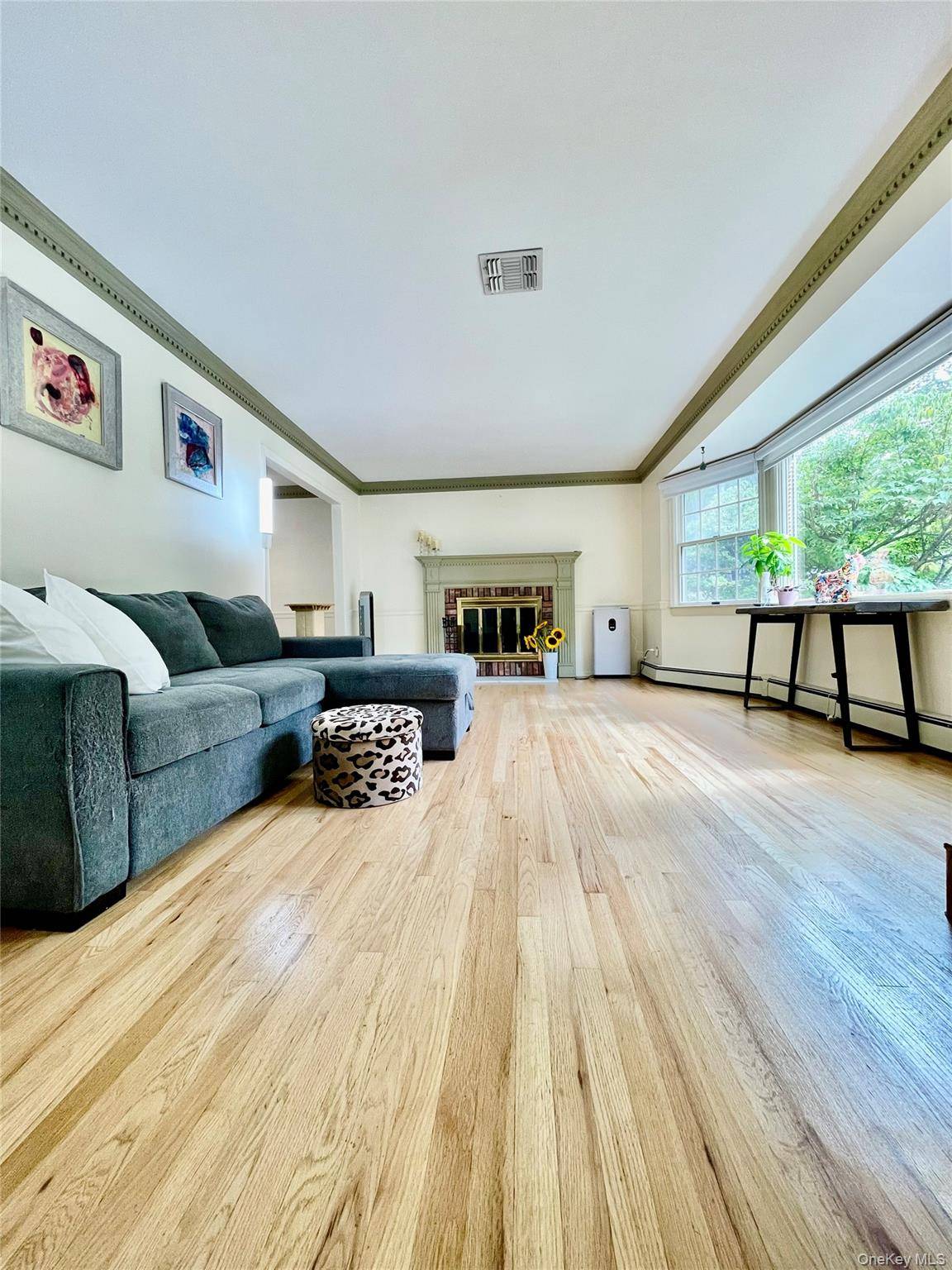 21 Noyes LN, Huntington, NY 11743
