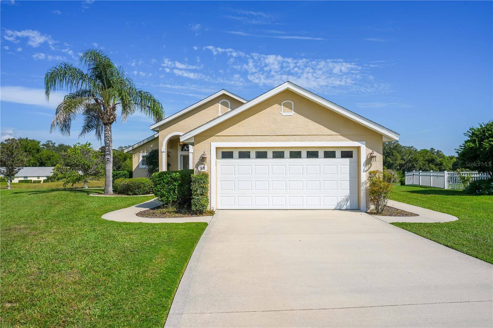 90 GOLFVIEW CIR, Umatilla, FL 32784