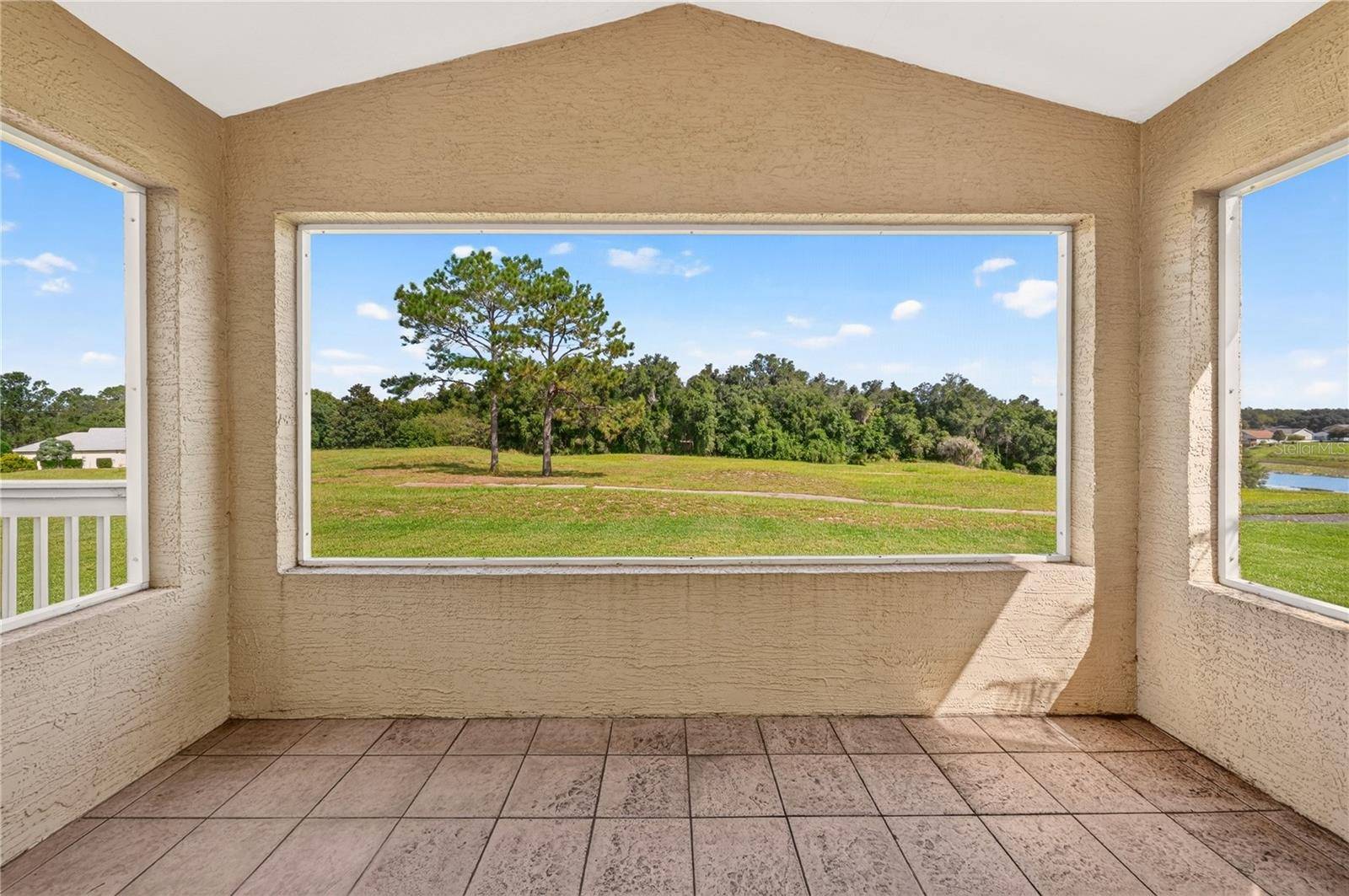 90 GOLFVIEW CIR, Umatilla, FL 32784