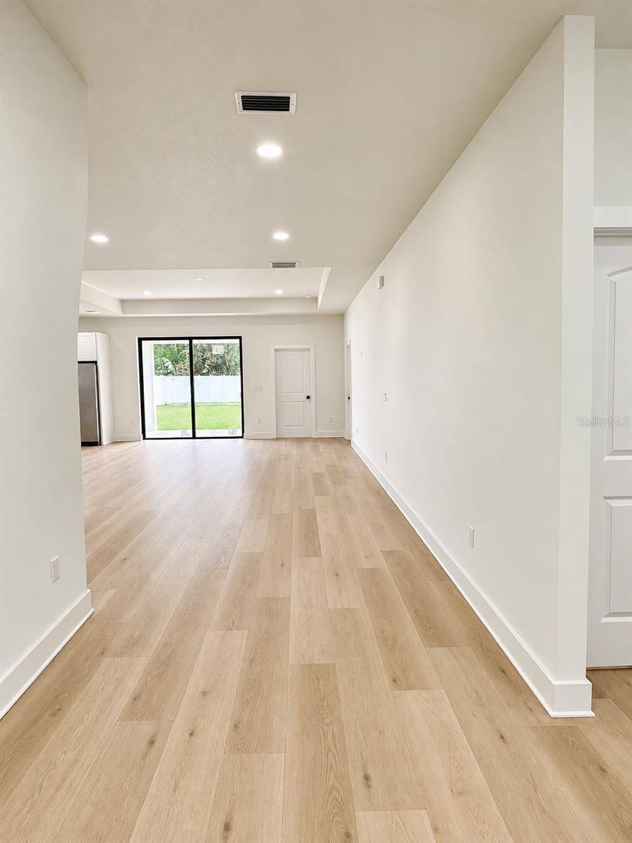 11703 COUNTRY CLUB PL, Tampa, FL 33612
