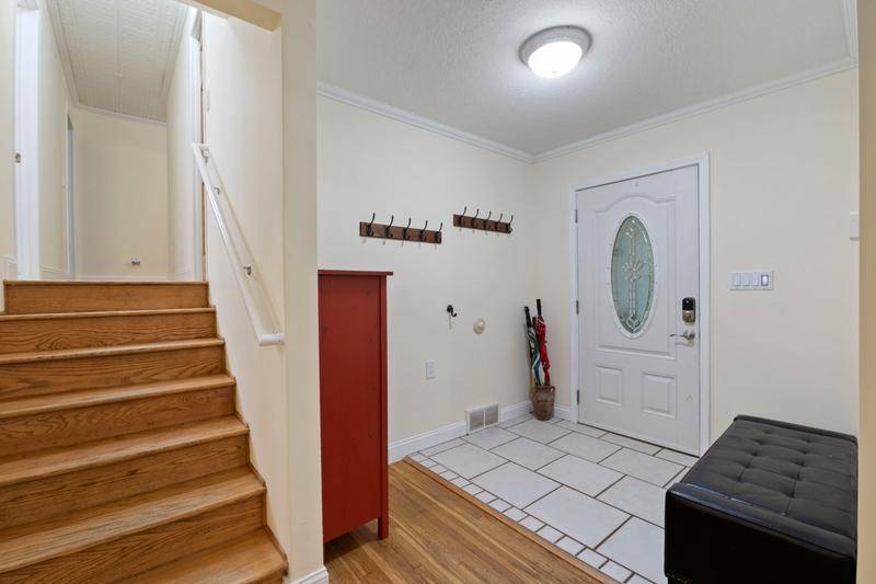 9045 Inver Grove TRL, Inver Grove Heights, MN 55076