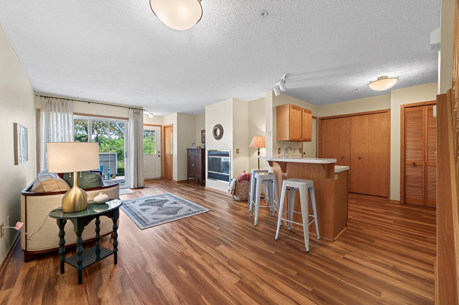 493 Marshland TRL, Chanhassen, MN 55317