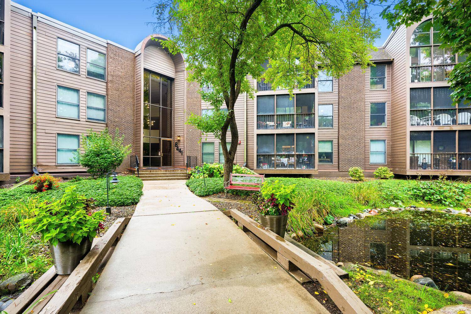8441 Irwin RD #106, Bloomington, MN 55437