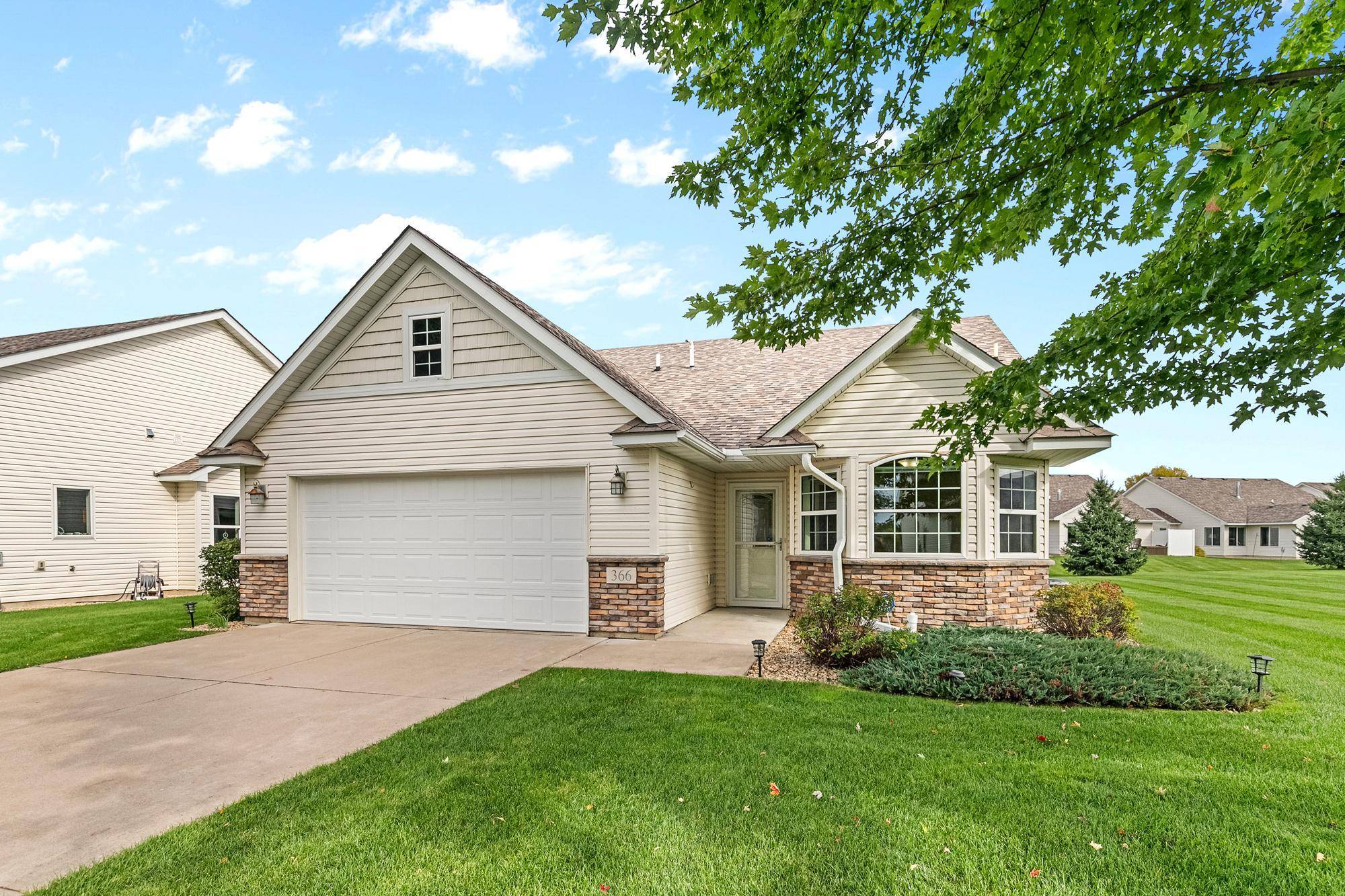 366 25th LN SE, Cambridge, MN 55008