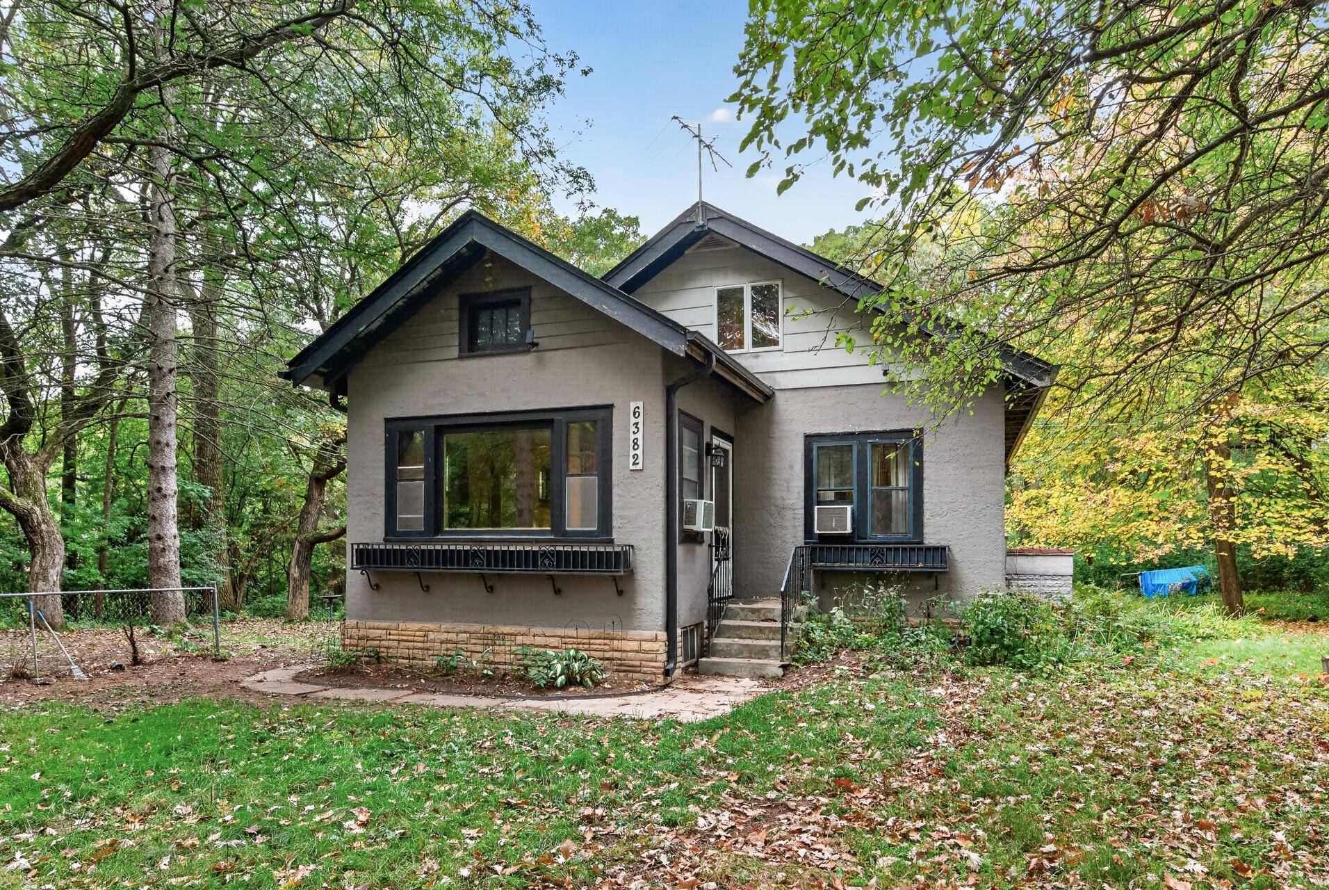 6382 Stillwater BLVD N, Oakdale, MN 55128
