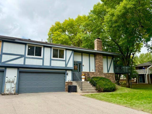 6852 Macbeth CIR, Woodbury, MN 55125