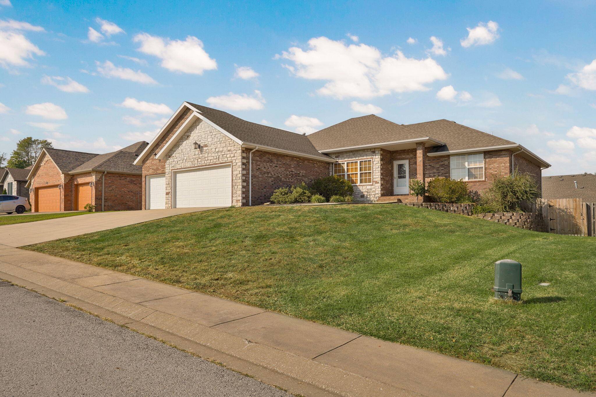 905 N 21st AVE, Ozark, MO 65721