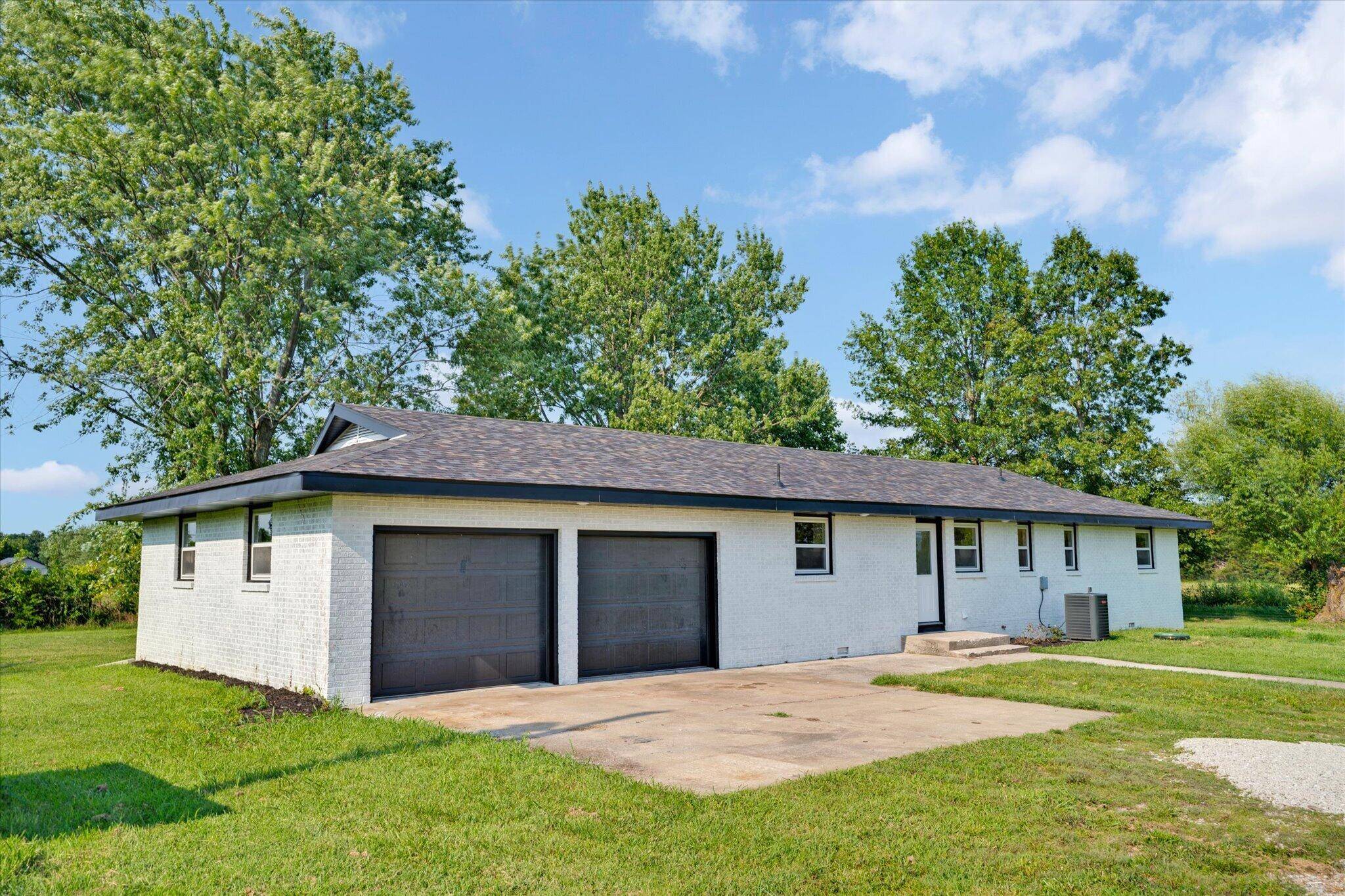 3760 E Shelby RD, Springfield, MO 65803