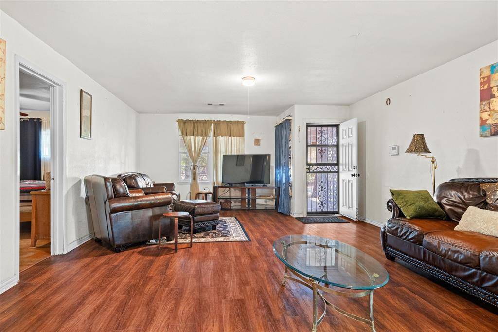 5325 trentman Street, Fort Worth, TX 76119