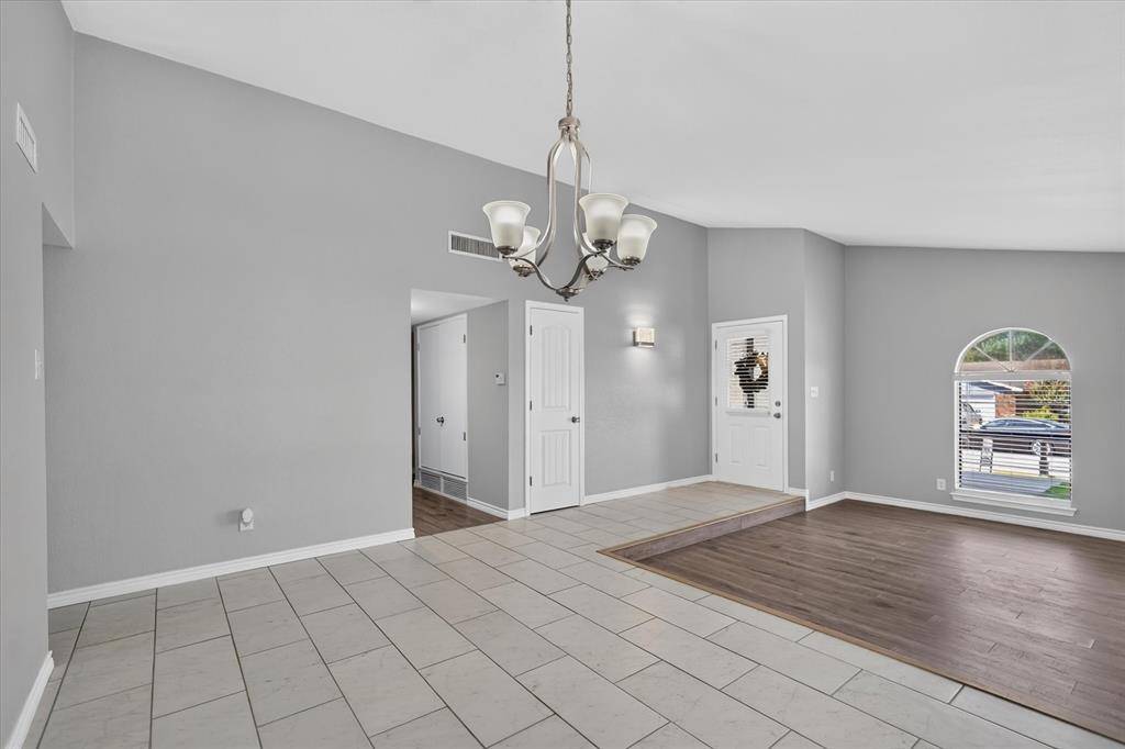 4721 Woodfield Drive, Arlington, TX 76016